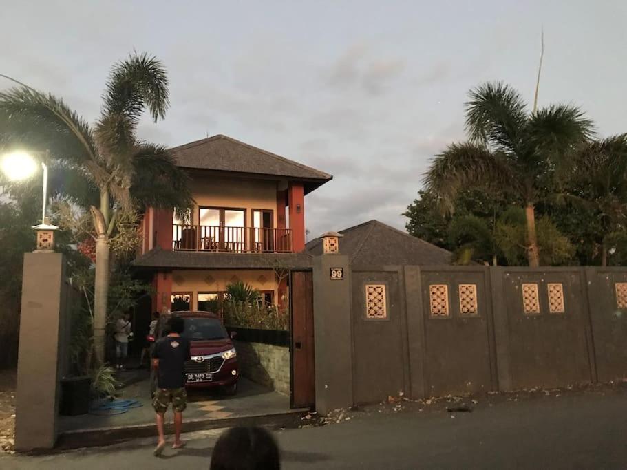 Villa Kenanga In Meninting By The Beach 马塔兰 外观 照片