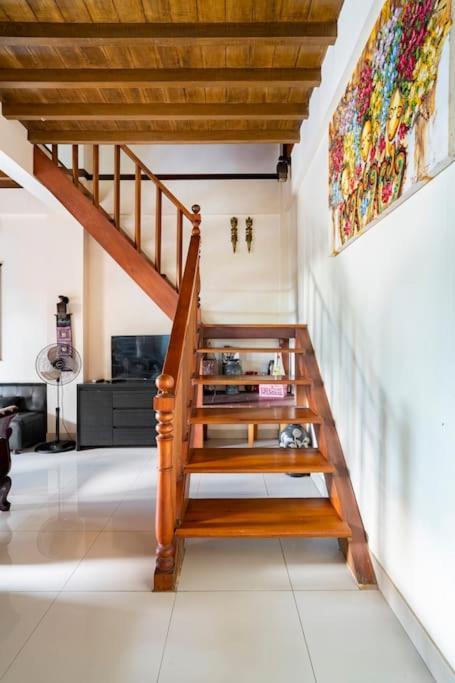 Villa Kenanga In Meninting By The Beach 马塔兰 外观 照片