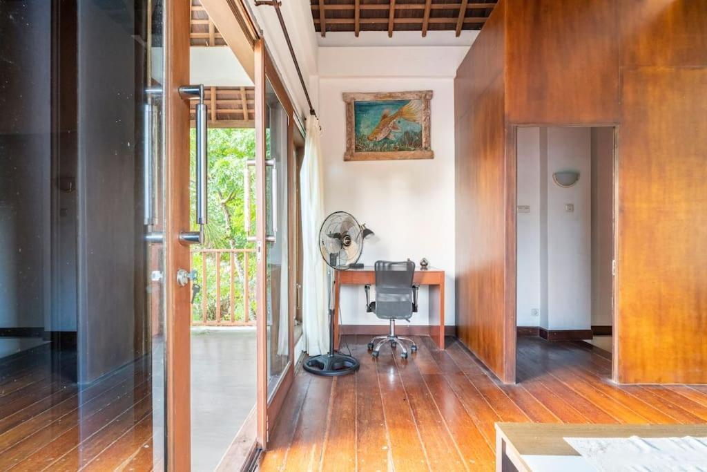 Villa Kenanga In Meninting By The Beach 马塔兰 外观 照片