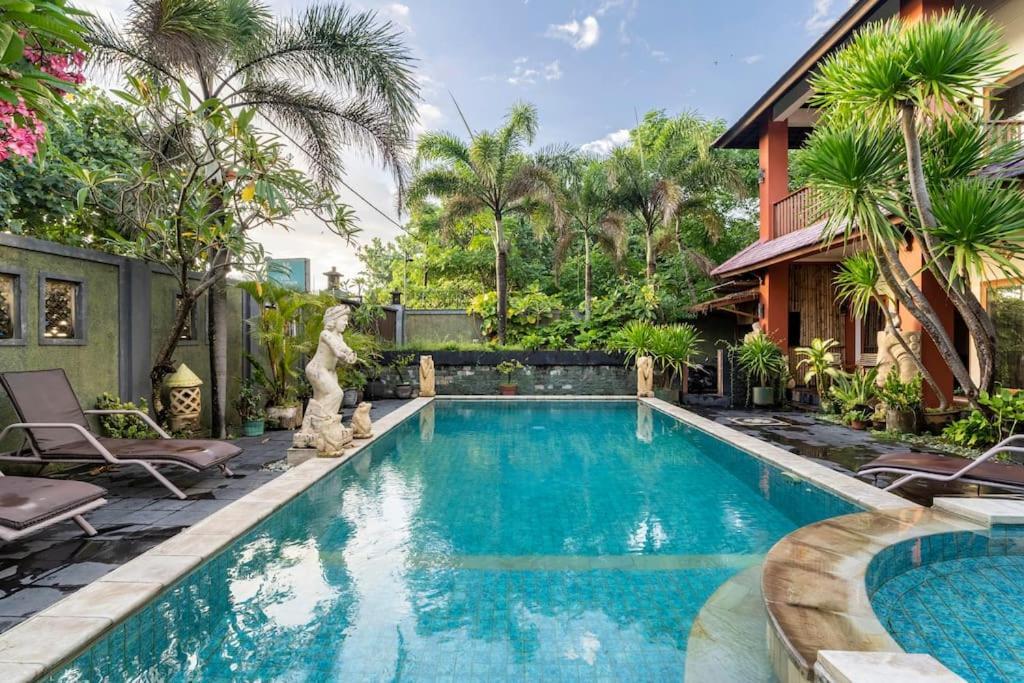 Villa Kenanga In Meninting By The Beach 马塔兰 外观 照片