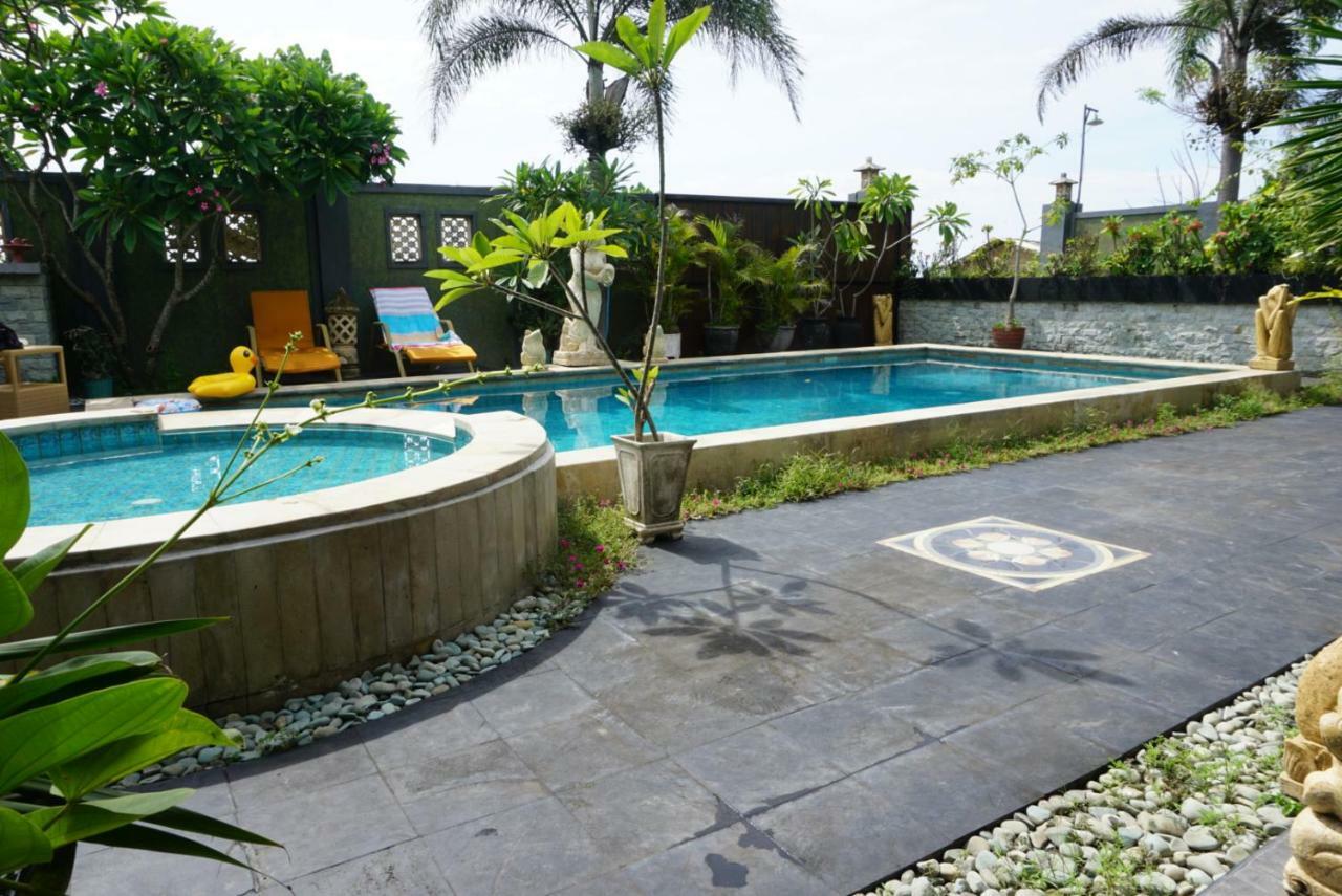 Villa Kenanga In Meninting By The Beach 马塔兰 外观 照片