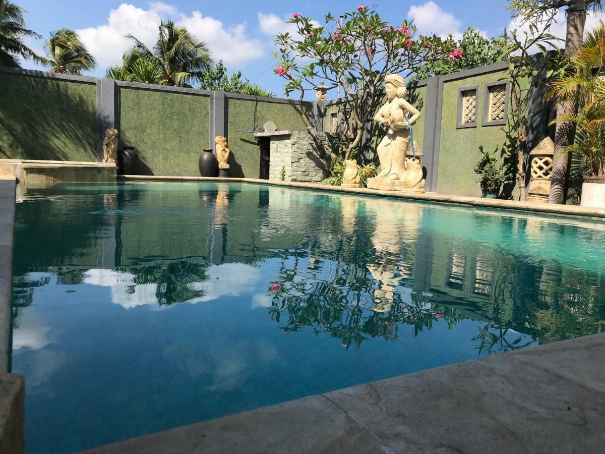 Villa Kenanga In Meninting By The Beach 马塔兰 外观 照片